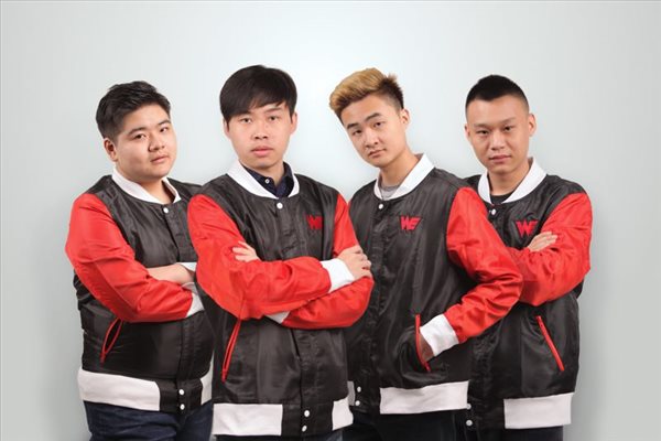 边后卫内收 边后卫内收