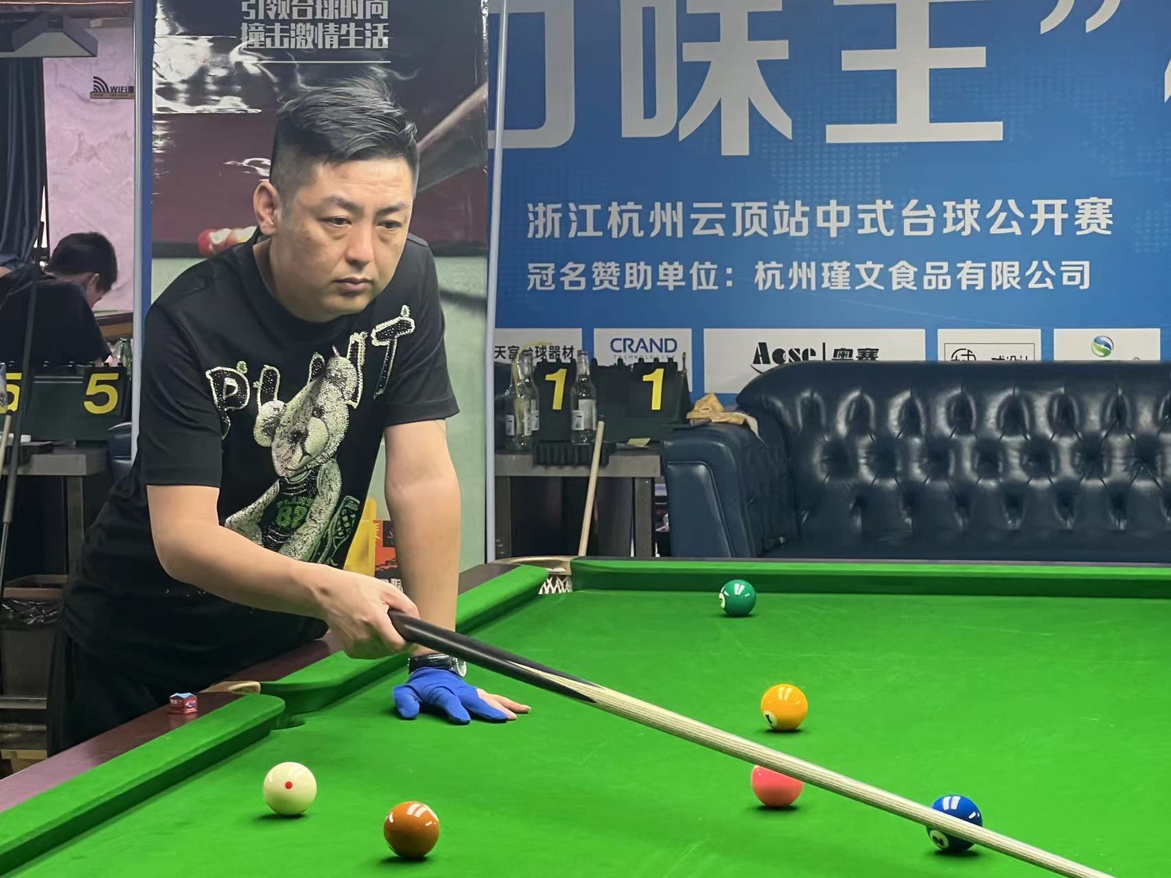 核心主题是